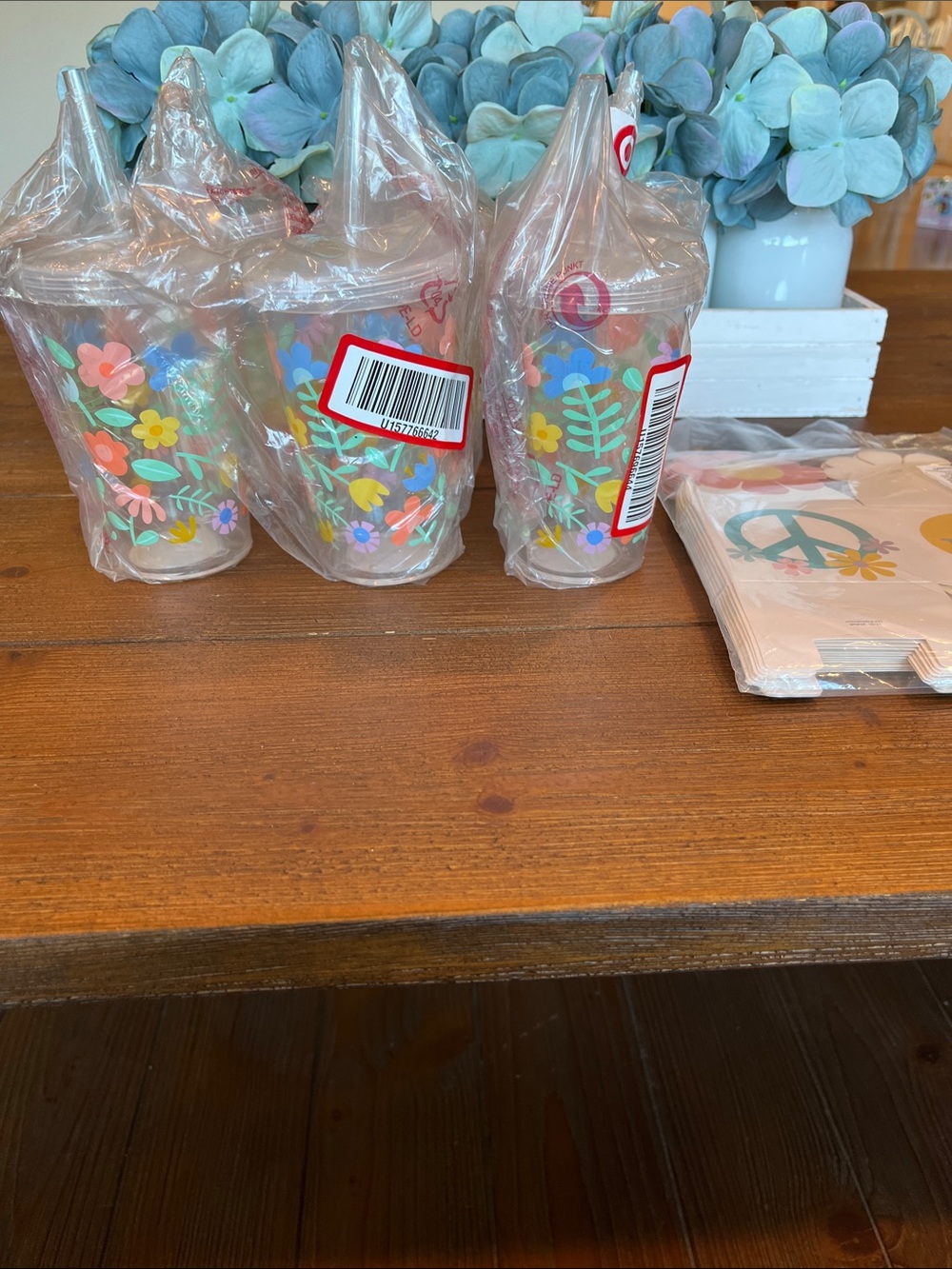 NWT Target Retro Flower Power Party Tumblers with straws (6) & Favor Boxes (12)
